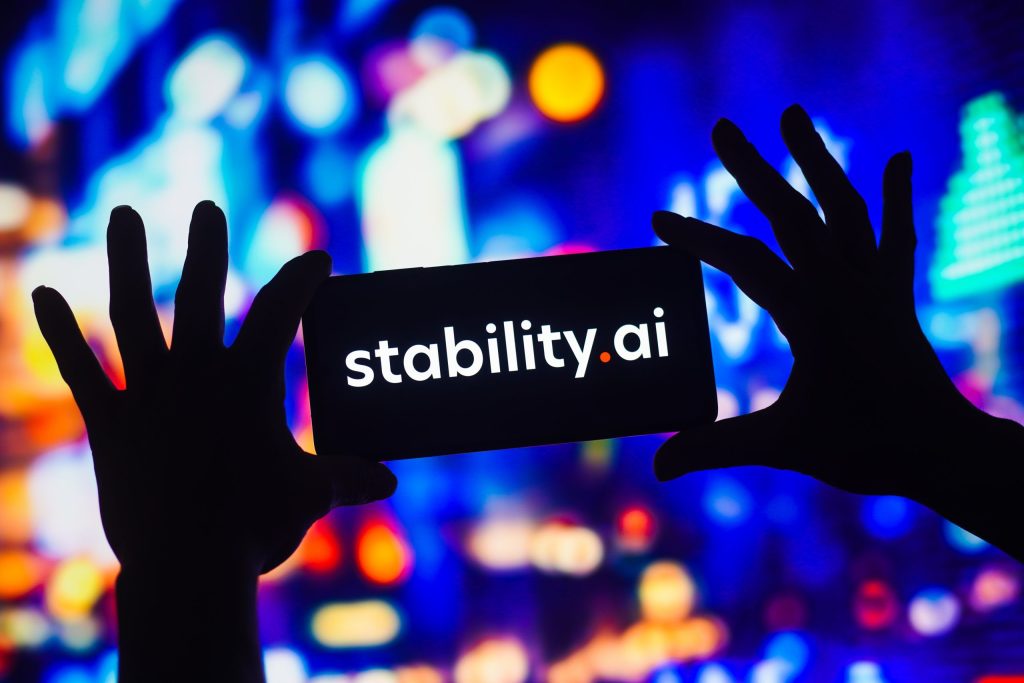 Stability AI核心研发团队成员集体离职丨快手：快意大模型半年内可追平GPT-4丨淘宝“星辰”大模型上线赋能电商场景